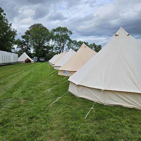Suitehuts @ Silverstone Kültér fotó